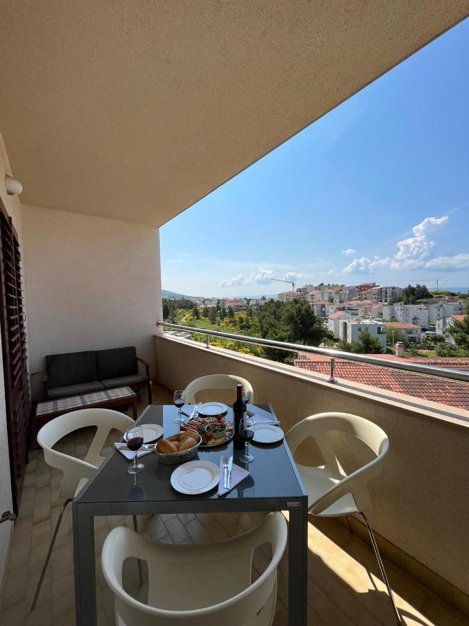 Apartment Lily Подстрана Екстериор снимка
